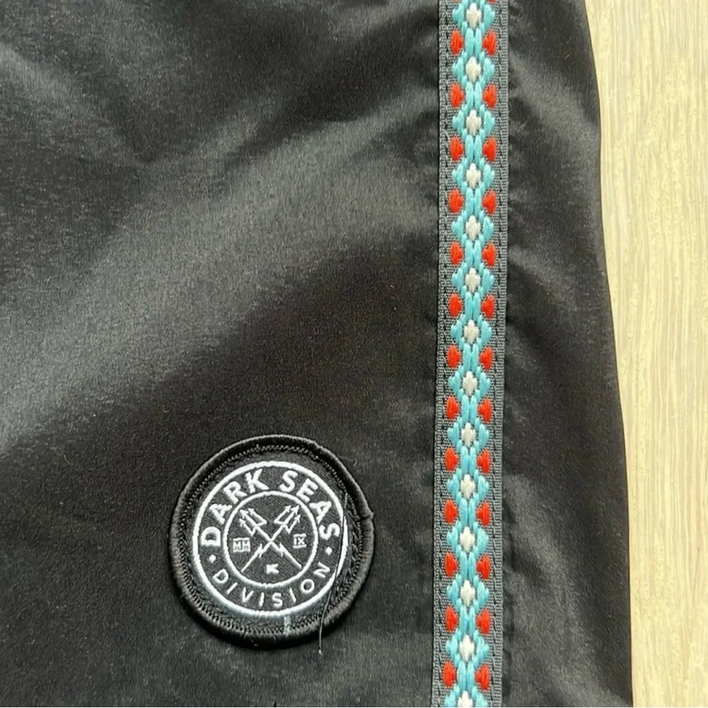 Dark Seas Black Board Shorts Swim Trunks Men's Size 28
